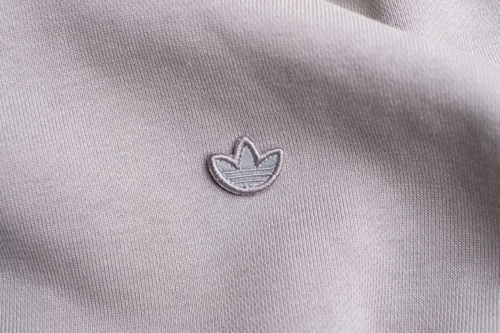Direct Embroidery vs Embroidered Patches: Which Is Better for Sportswear Logos? 1 direct embroidery vs embroidered patches for sportswear logos