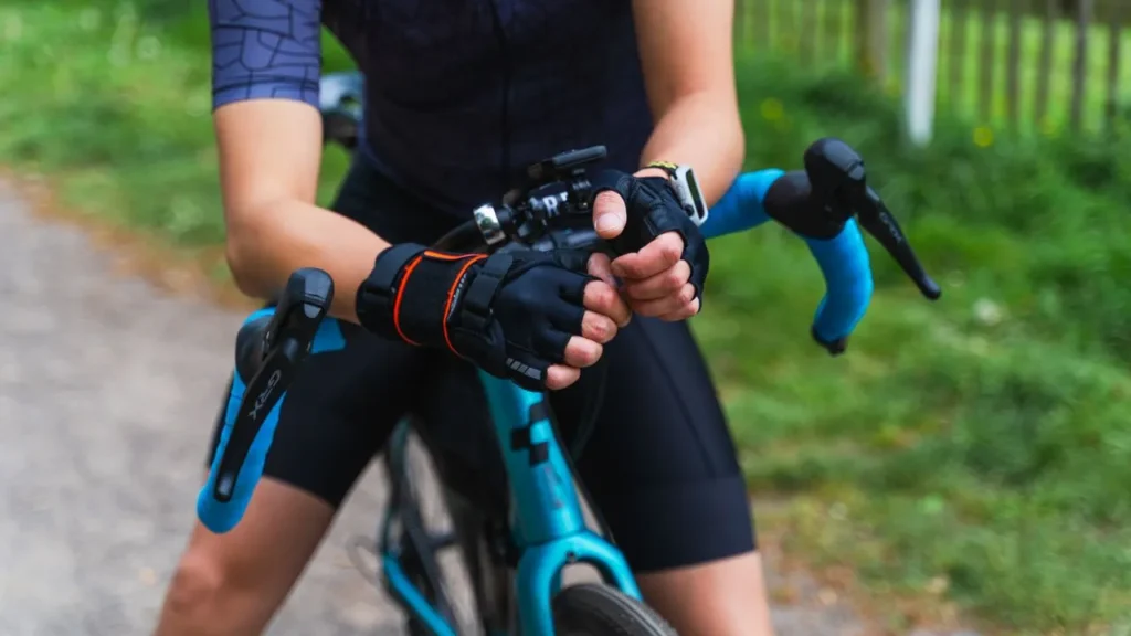 Cycling Gloves Manufacturer: Ergonomic Performance Gear Production 1 cycling gloves manufacturer developing ergonomic padded performance gear