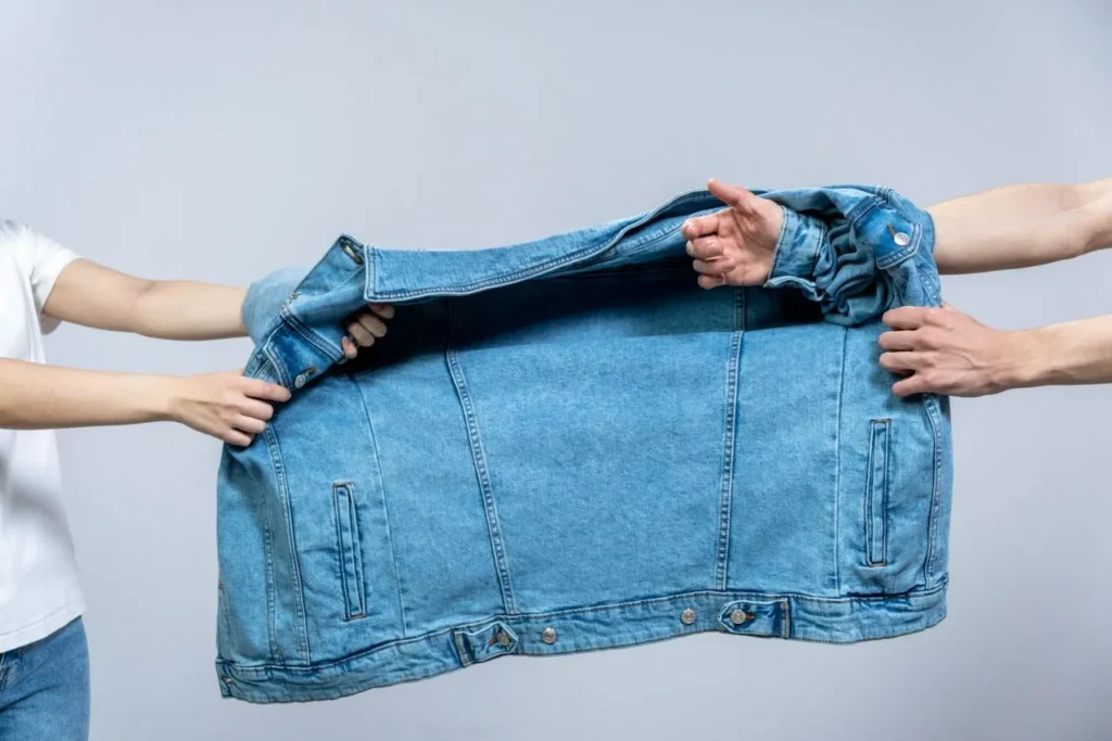 Denim Jacket Manufacturer: Fashion and Sportswear Hybrid Manufacturing 1 denim jacket manufacturer developing a fashion and sportswear hybrid jacket