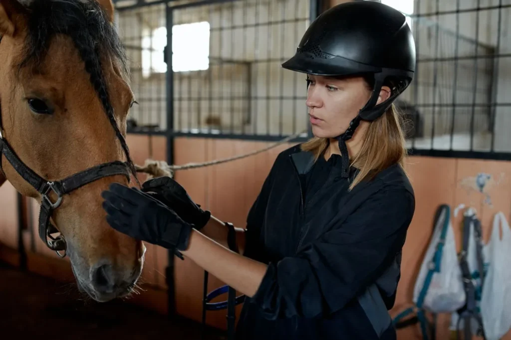Horse Riding Gloves Manufacturer: Equestrian Sports Gear Manufacturing Guide 1 horse riding gloves manufacturer developing equestrian rein-grip sports gear