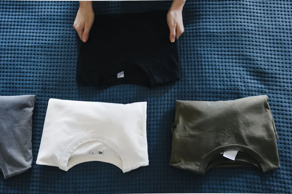 Pre-Production Sample vs Size Set Sample vs Salesman Sample 1 Pre-production sample vs size set sample vs salesman sample in sportswear manufacturing